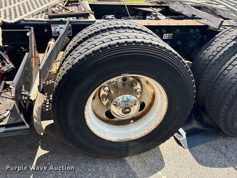 image for item ET8655 2014 Kenworth T800 truck cab and chassis