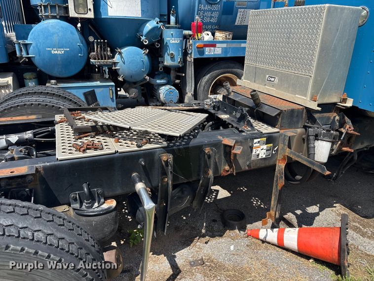 image for item ET8655 2014 Kenworth T800 truck cab and chassis