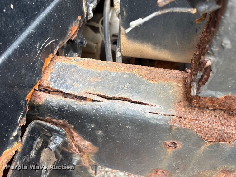 image for item ET8663 1990 International 4900 truck cab and chassis