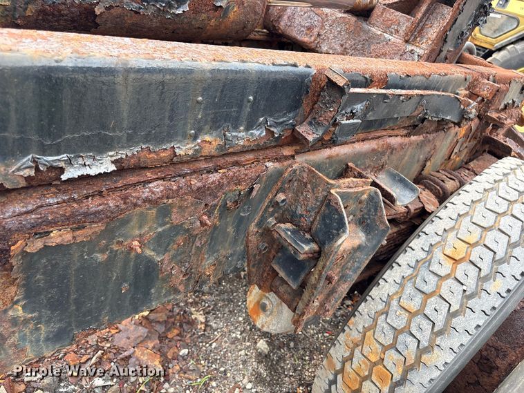 image for item ET8663 1990 International 4900 truck cab and chassis