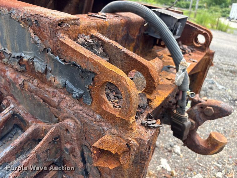 image for item ET8663 1990 International 4900 truck cab and chassis