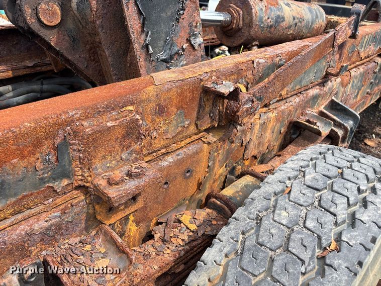 image for item ET8663 1990 International 4900 truck cab and chassis