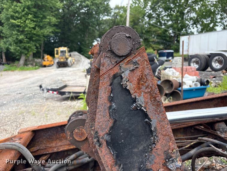 image for item ET8663 1990 International 4900 truck cab and chassis
