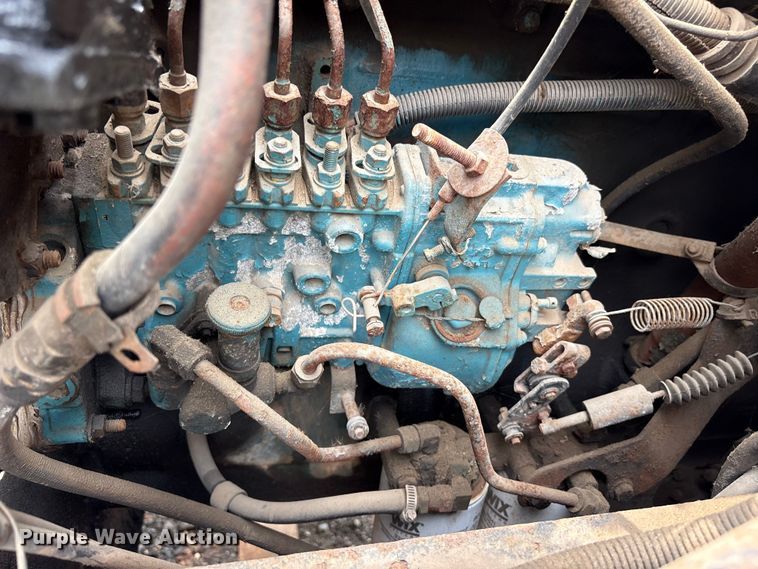 image for item ET8663 1990 International 4900 truck cab and chassis