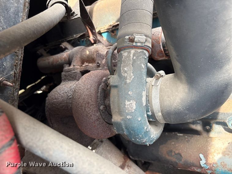 image for item ET8663 1990 International 4900 truck cab and chassis