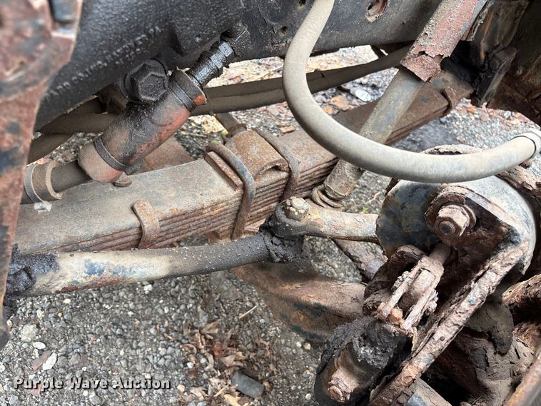 image for item ET8663 1990 International 4900 truck cab and chassis