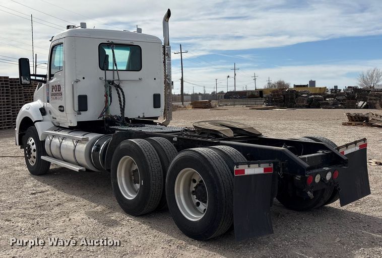 image for item EU4861 2019 Kenworth T880 semi truck