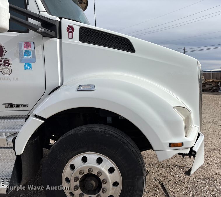 image for item EU4861 2019 Kenworth T880 semi truck