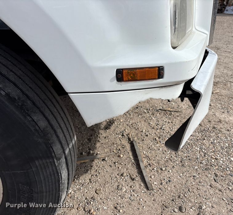 image for item EU4861 2019 Kenworth T880 semi truck