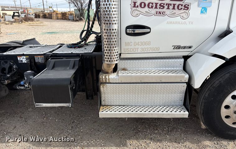 image for item EU4861 2019 Kenworth T880 semi truck