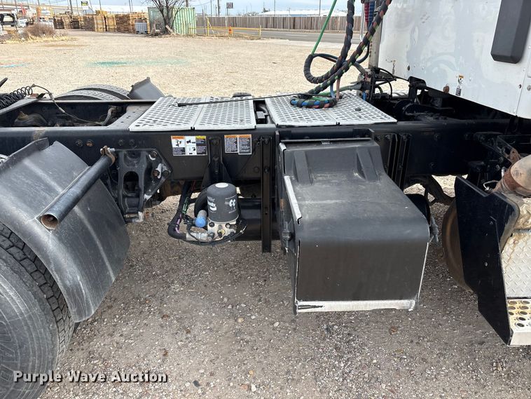 image for item EU4861 2019 Kenworth T880 semi truck