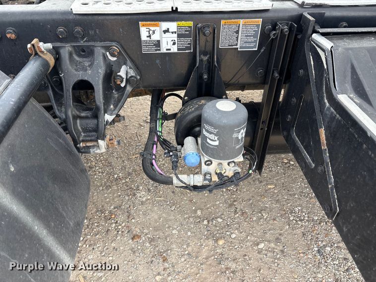 image for item EU4861 2019 Kenworth T880 semi truck