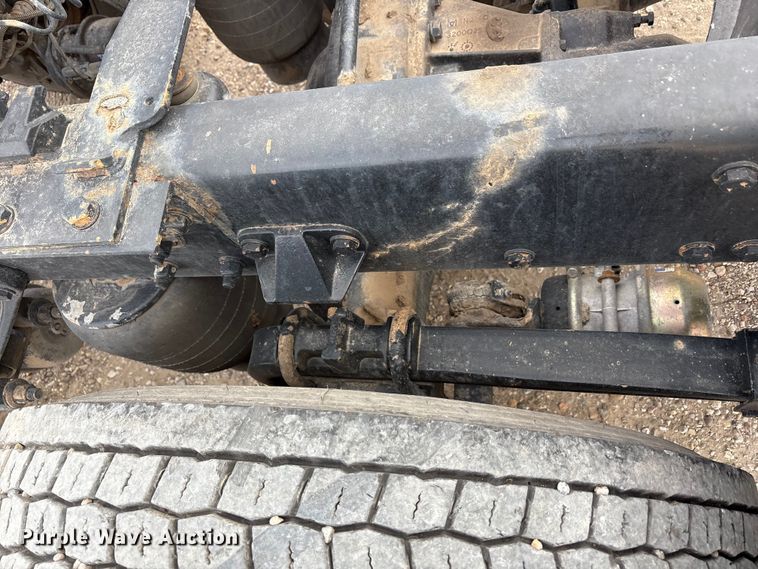 image for item EU4861 2019 Kenworth T880 semi truck