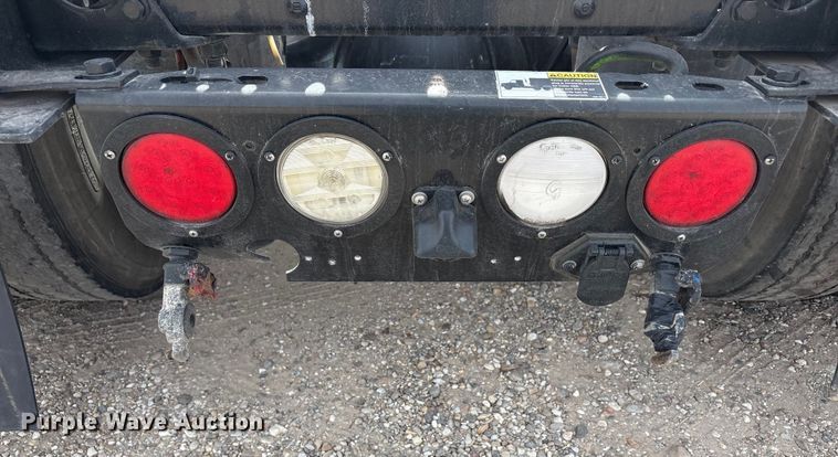 image for item EU4861 2019 Kenworth T880 semi truck