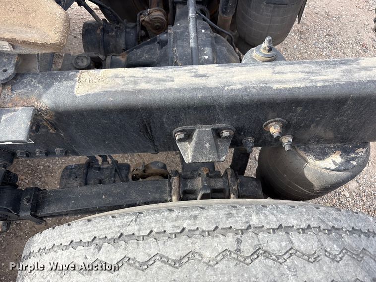 image for item EU4861 2019 Kenworth T880 semi truck