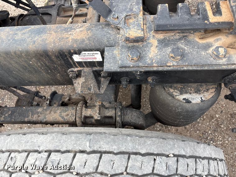 image for item EU4861 2019 Kenworth T880 semi truck