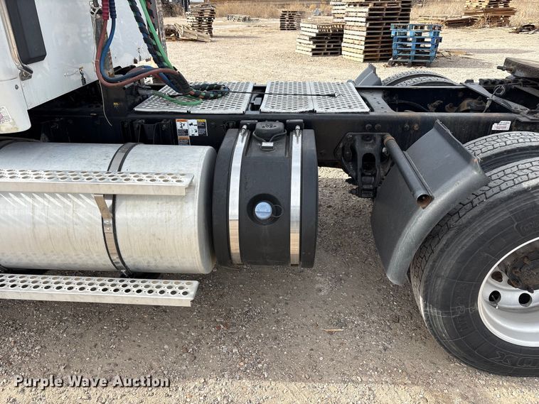 image for item EU4861 2019 Kenworth T880 semi truck
