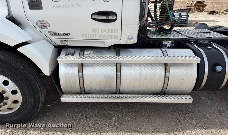 image for item EU4861 2019 Kenworth T880 semi truck