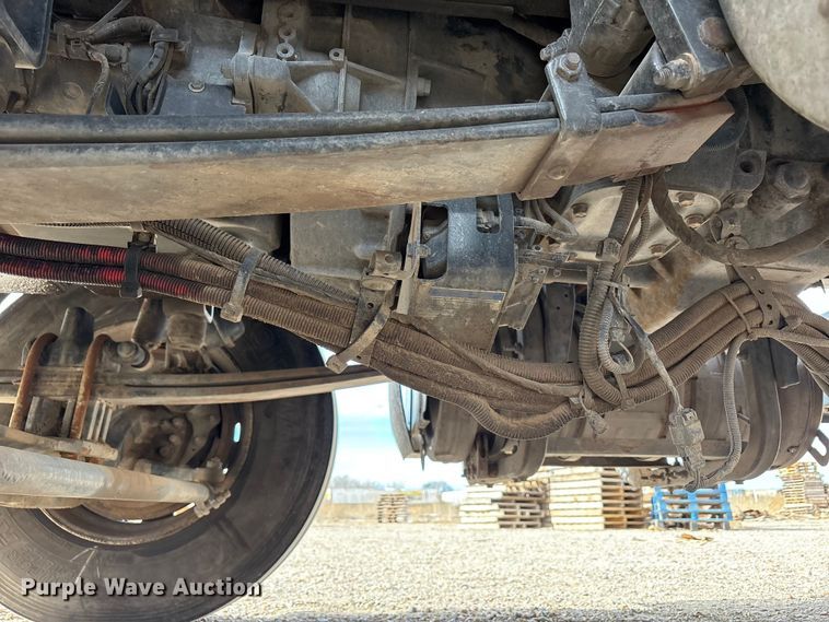 image for item EU4861 2019 Kenworth T880 semi truck