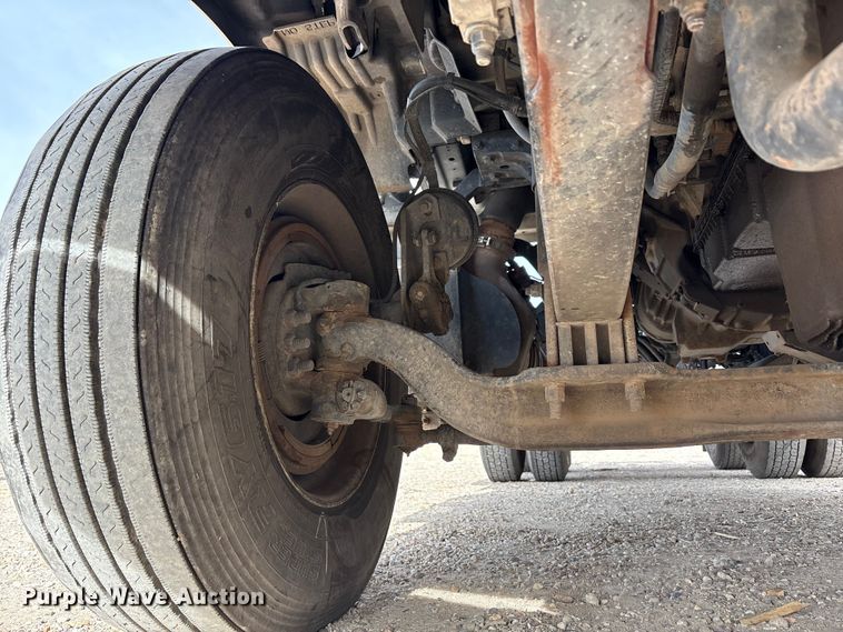 image for item EU4861 2019 Kenworth T880 semi truck