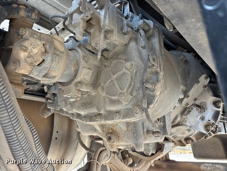 image for item EU4861 2019 Kenworth T880 semi truck