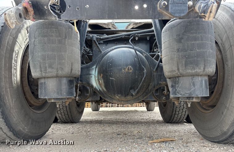 image for item EU4861 2019 Kenworth T880 semi truck