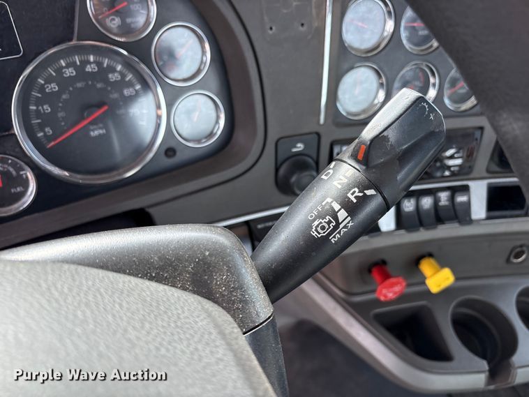 image for item EU4861 2019 Kenworth T880 semi truck