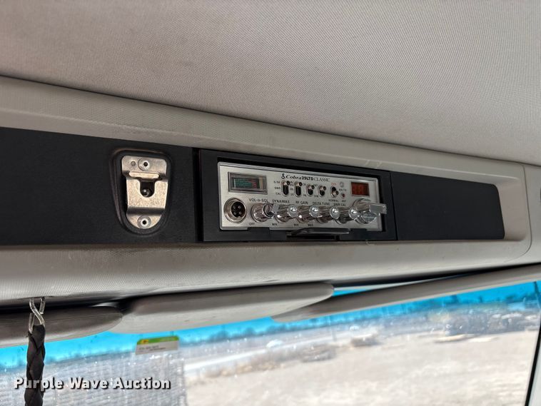 image for item EU4861 2019 Kenworth T880 semi truck