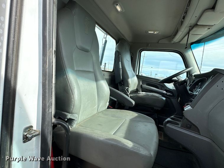 image for item EU4861 2019 Kenworth T880 semi truck