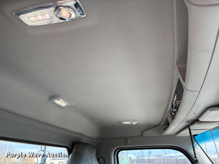 image for item EU4861 2019 Kenworth T880 semi truck