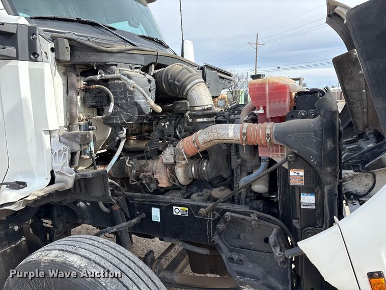 image for item EU4861 2019 Kenworth T880 semi truck