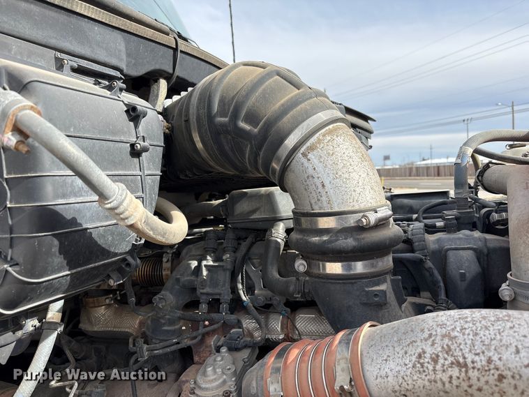 image for item EU4861 2019 Kenworth T880 semi truck