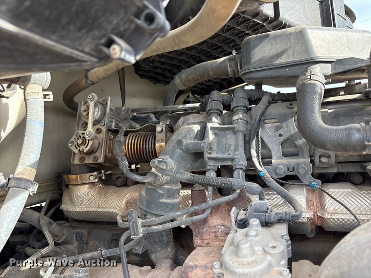 image for item EU4861 2019 Kenworth T880 semi truck