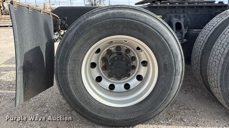 image for item EU4861 2019 Kenworth T880 semi truck