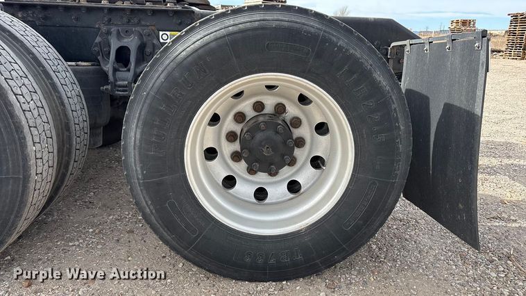 image for item EU4861 2019 Kenworth T880 semi truck
