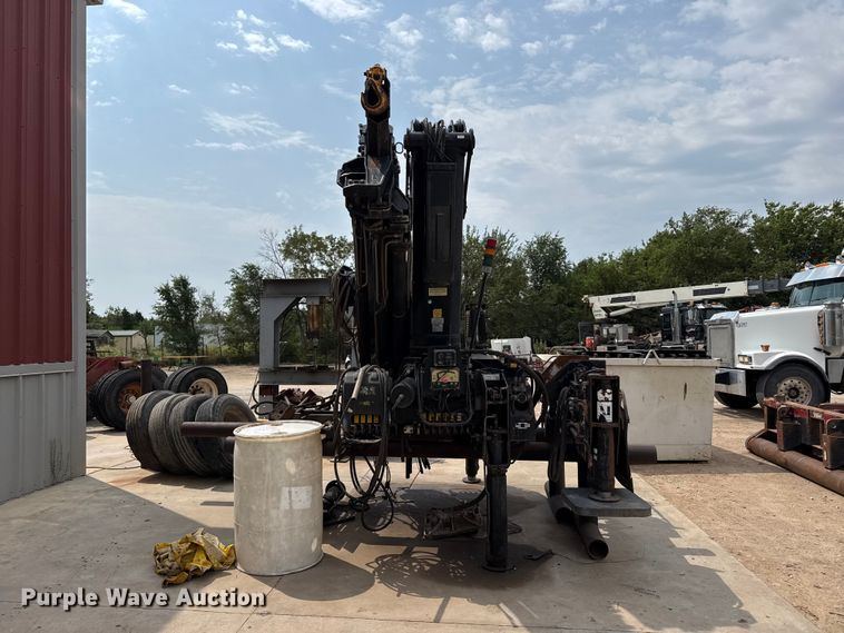 image for item EW4173 2005 Hiab 422 E-5 truck mounted crane