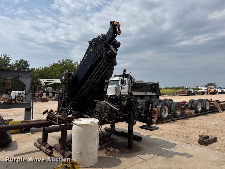image for item EW4173 2005 Hiab 422 E-5 truck mounted crane