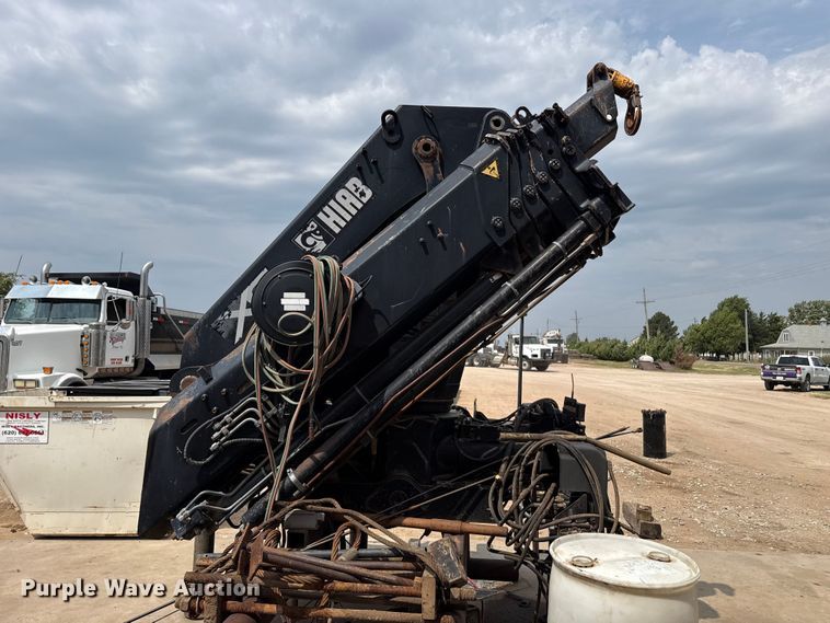 image for item EW4173 2005 Hiab 422 E-5 truck mounted crane