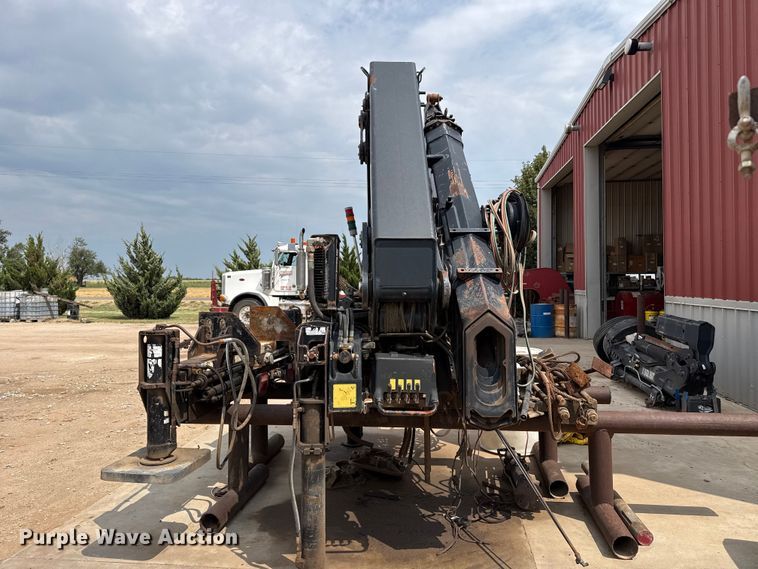 image for item EW4173 2005 Hiab 422 E-5 truck mounted crane