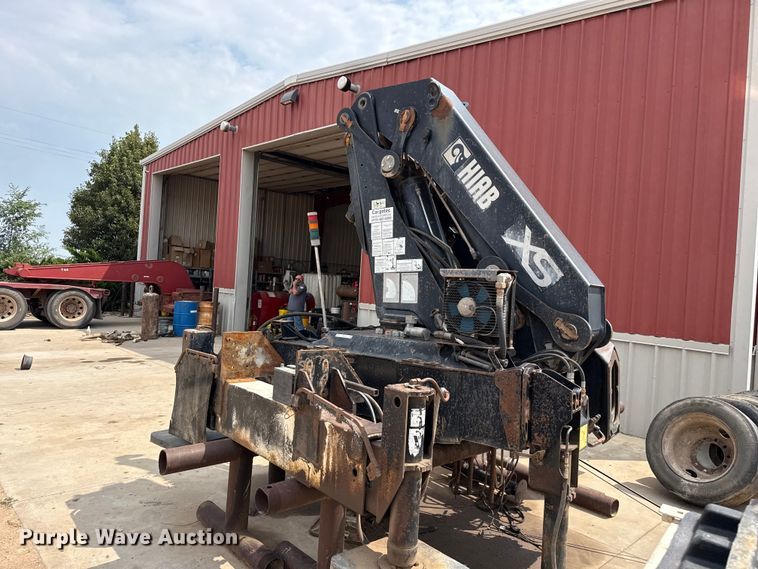 image for item EW4173 2005 Hiab 422 E-5 truck mounted crane