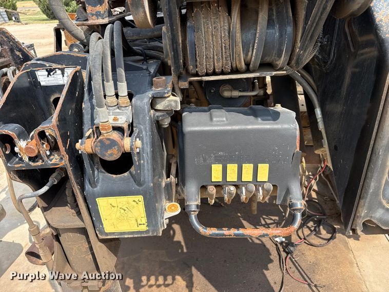 image for item EW4173 2005 Hiab 422 E-5 truck mounted crane