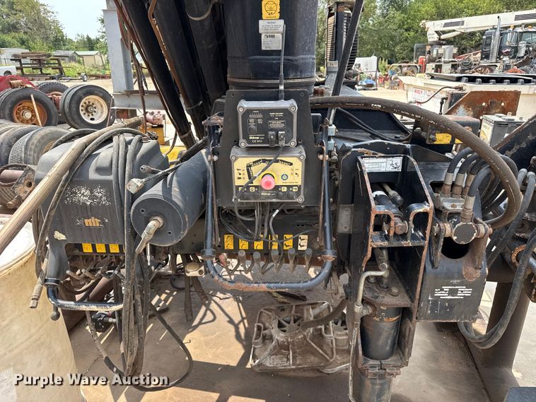 image for item EW4173 2005 Hiab 422 E-5 truck mounted crane