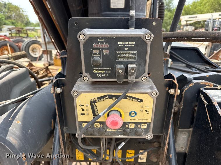image for item EW4173 2005 Hiab 422 E-5 truck mounted crane
