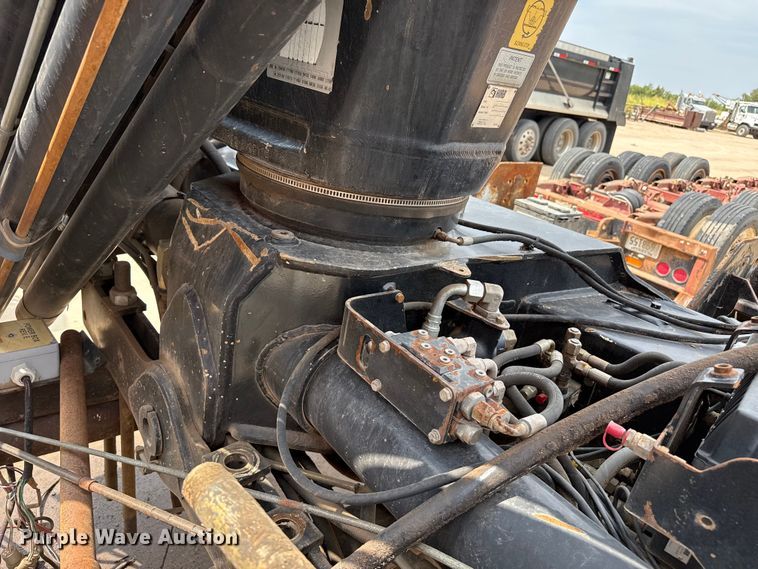 image for item EW4173 2005 Hiab 422 E-5 truck mounted crane