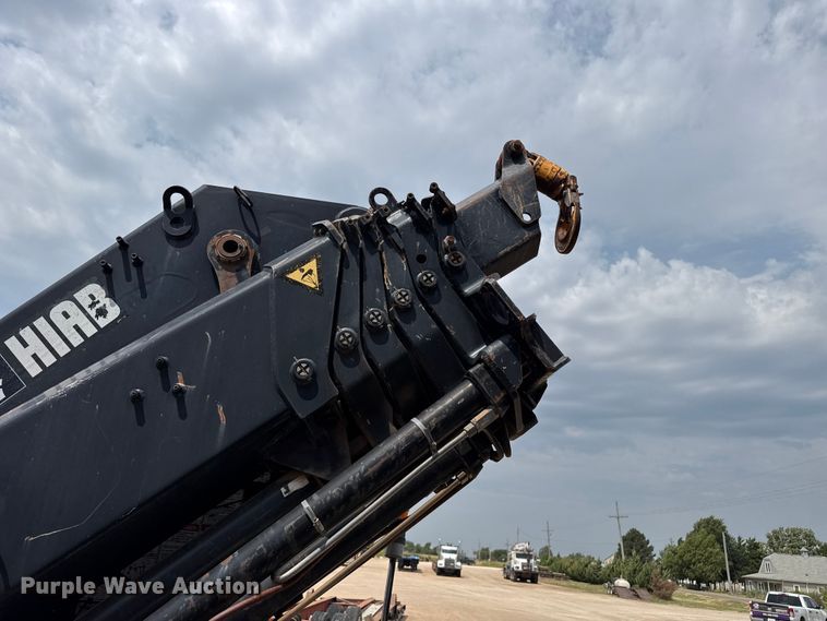 image for item EW4173 2005 Hiab 422 E-5 truck mounted crane