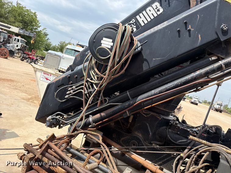 image for item EW4173 2005 Hiab 422 E-5 truck mounted crane
