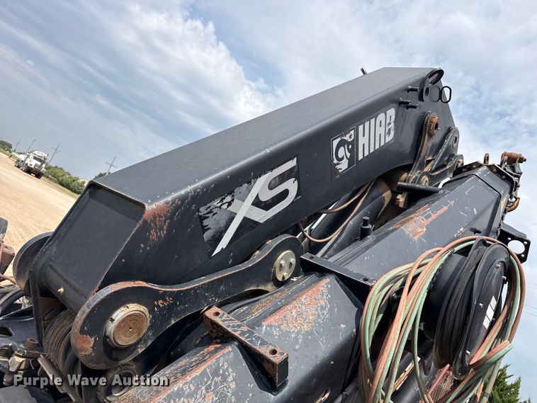 image for item EW4173 2005 Hiab 422 E-5 truck mounted crane