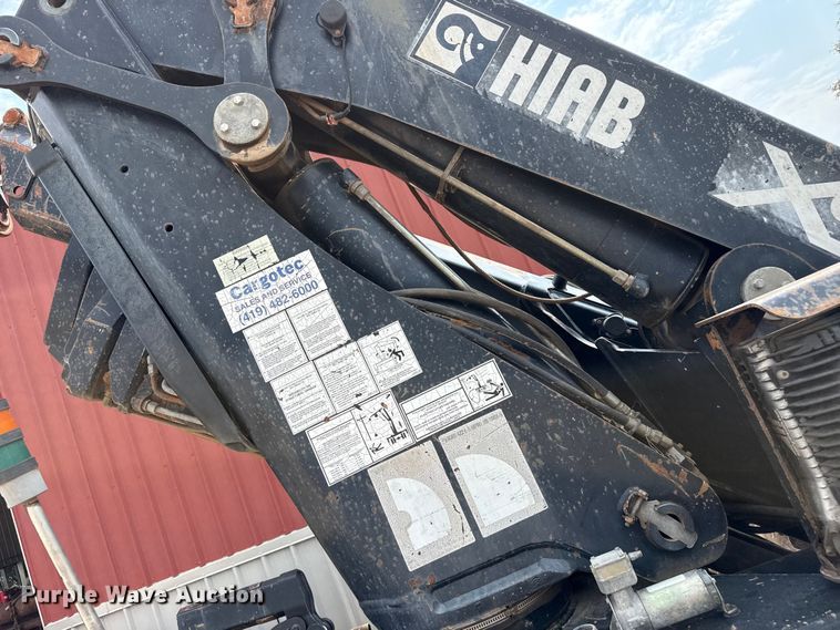 image for item EW4173 2005 Hiab 422 E-5 truck mounted crane