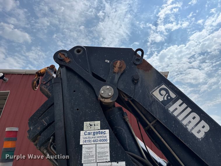 image for item EW4173 2005 Hiab 422 E-5 truck mounted crane