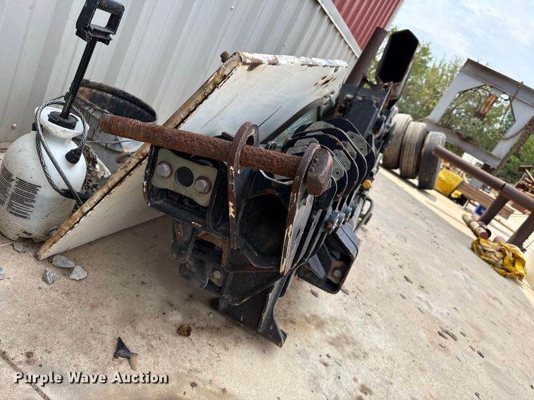 image for item EW4173 2005 Hiab 422 E-5 truck mounted crane